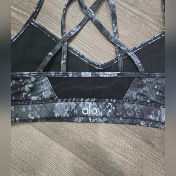 Alo sports bra 4 strap, grey pattern size small - Picture 5 of 5